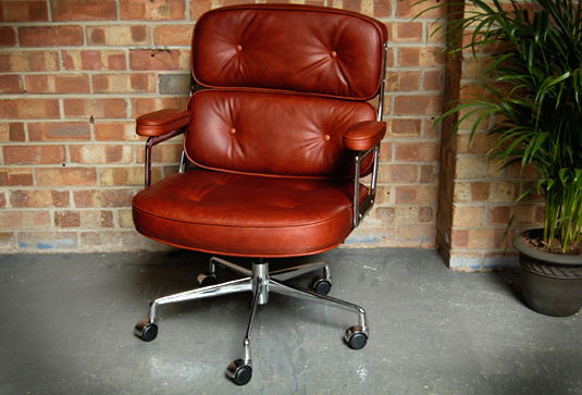 Eames lobby chair 003